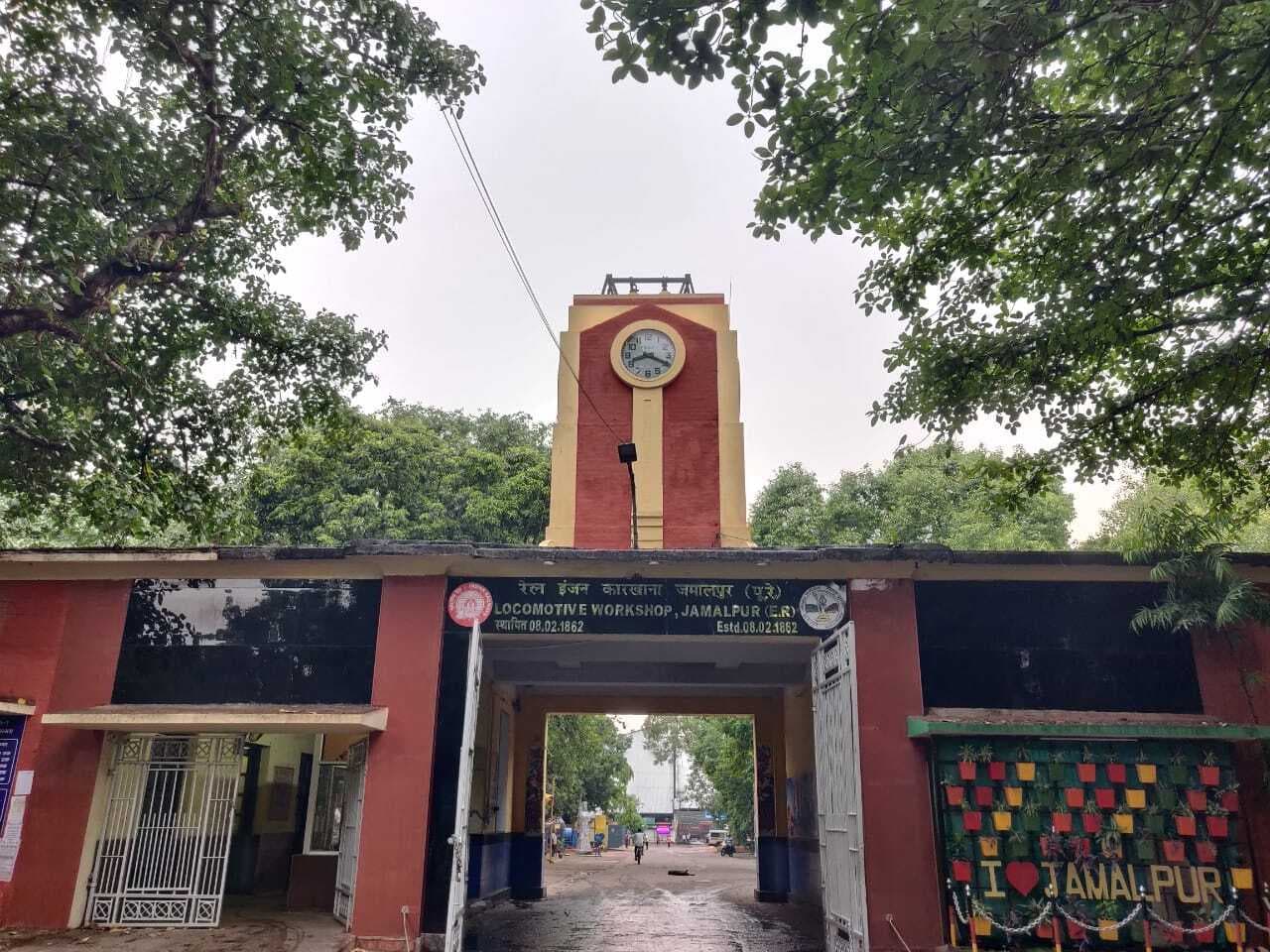 रेल इंजन कारखाना में 3 घंटा प्रति सप्ताह बढ़ाई गयी रेल कर्मियों के काम का समय