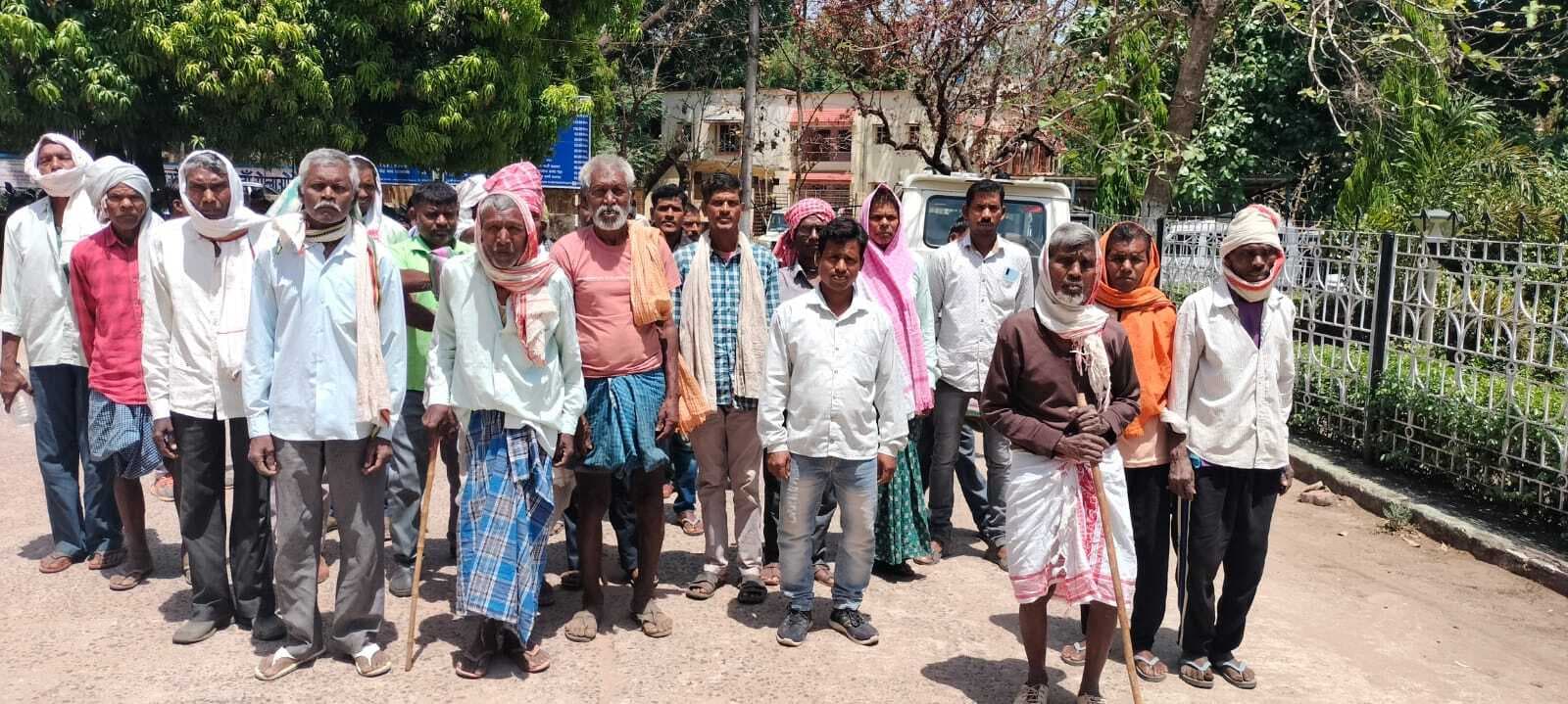 पीएम सड़क निर्माण कार्य बंद कराने के खिलाफ आक्रोश