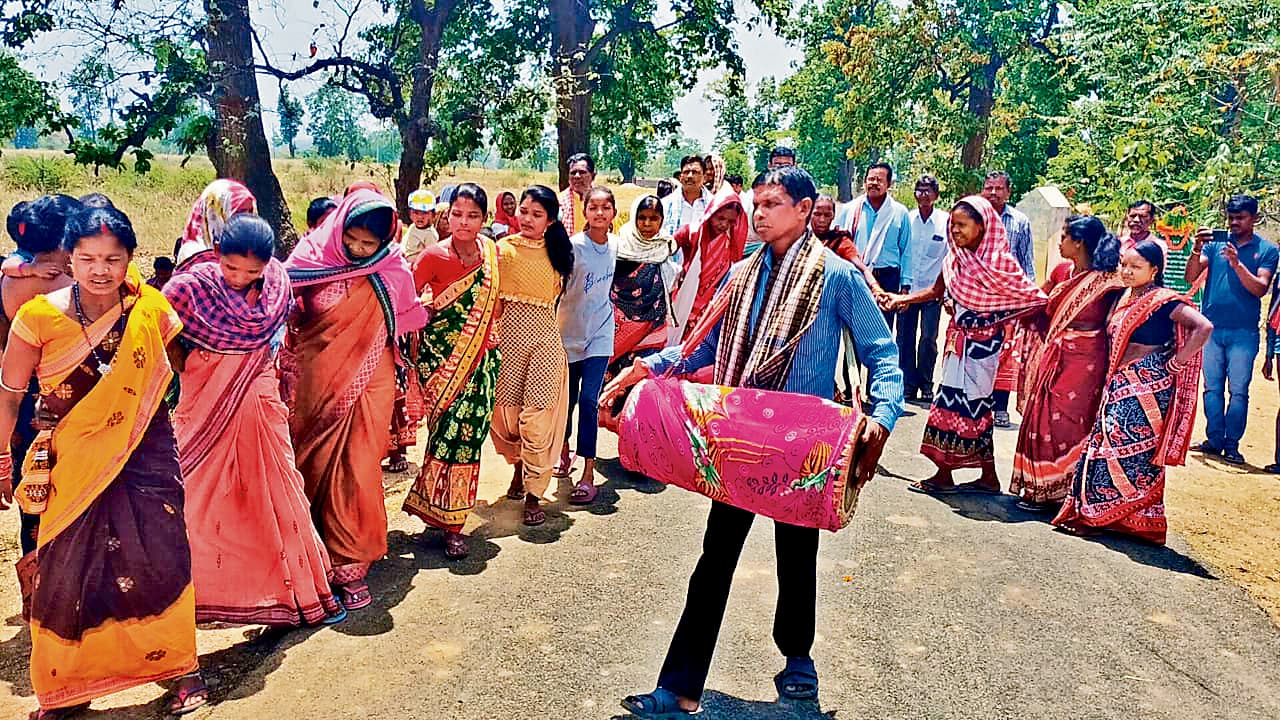 संबलपुर : खोखोपड़ा में मना पत्थरगाड़ा उत्सव, बामड़ा को एनएसी घोषित किये जाने का विरोध