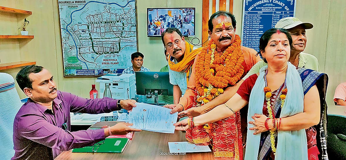 राउरकेला : भाजपा के बागी नेता निहार राय दाखिल किया नामांकन, बोले-शहर की जनता मुझमें देखती है दिलीप-शारदा का विकल्प