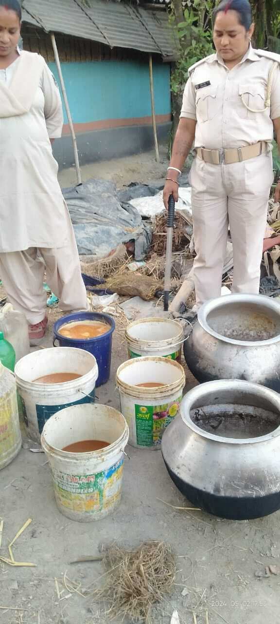 5800 लीटर जावा व 56 लीटर चुलाई शराब किया विनिष्ट