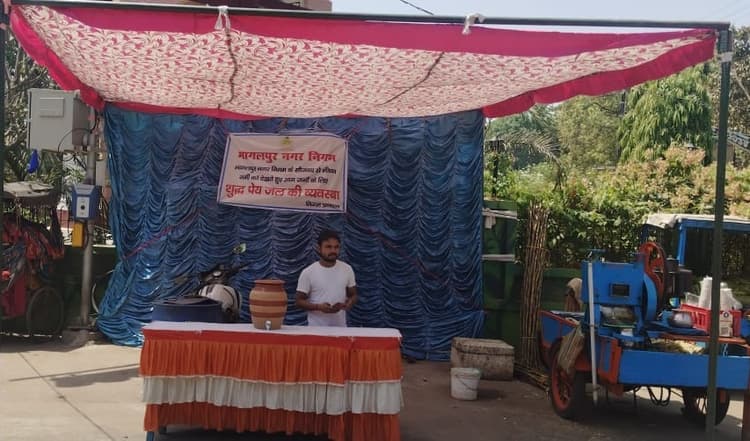 निगम ने एक साथ 10 जगहों पर शुरू किया जल सेवा शिविर, राहगीरों को मिलेगी राहत