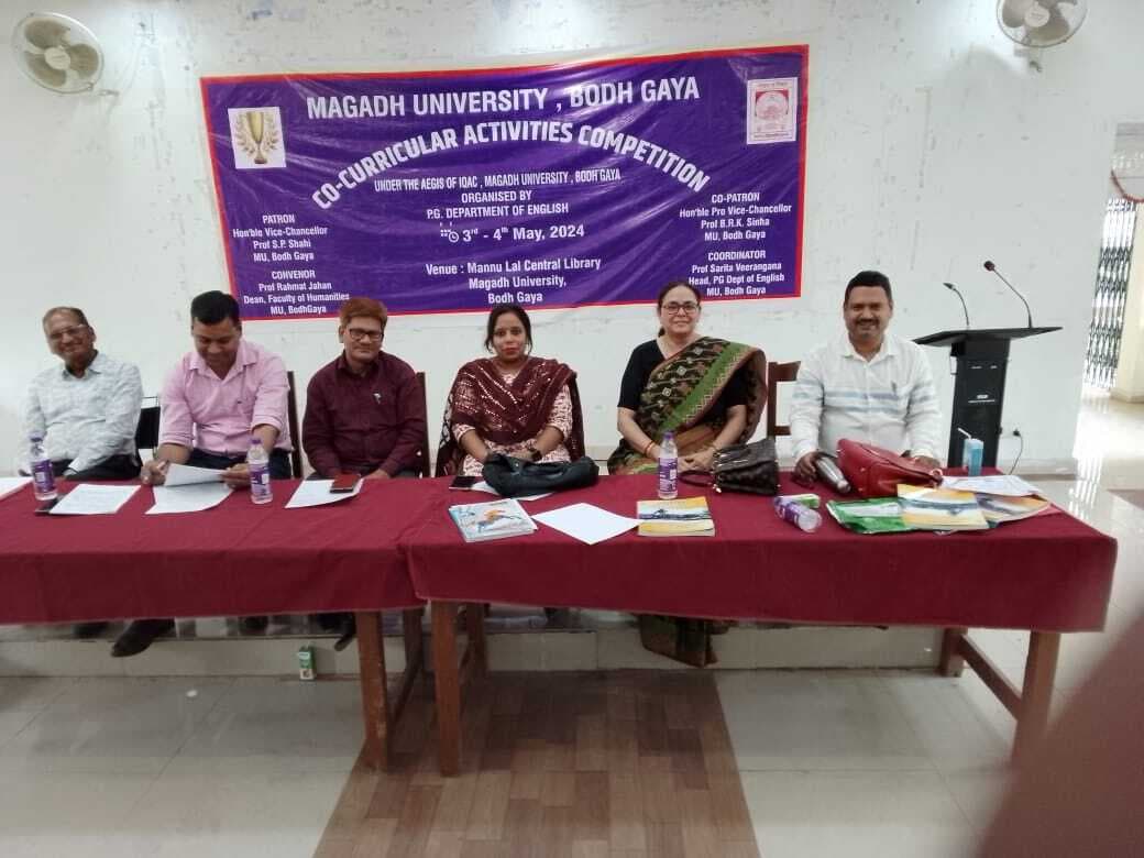 निबंध व स्लोगन लेखन प्रतियोगिता में शामिल हुईं एमयू की 20 छात्राएं