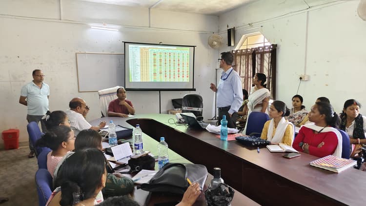 टीकाकरण में लापरवाही को लेकर प्रभारी चिकित्सा पदाधिकारी ने जतायी नाराजगी, एएनएम को दिया टास्क