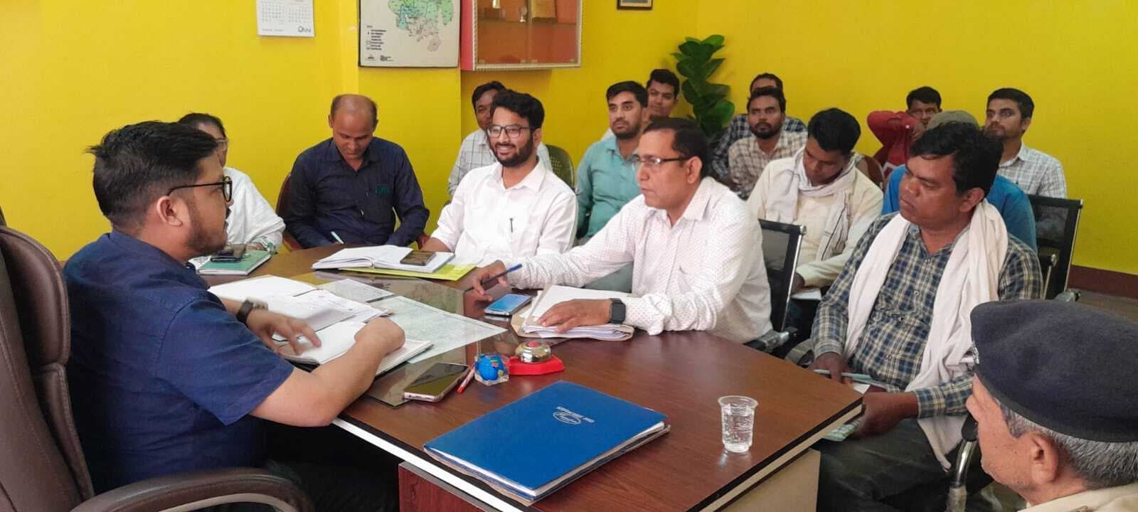 चुनाव को लेकर सेक्टर मजिस्ट्रेटों के साथ हुई चर्चा