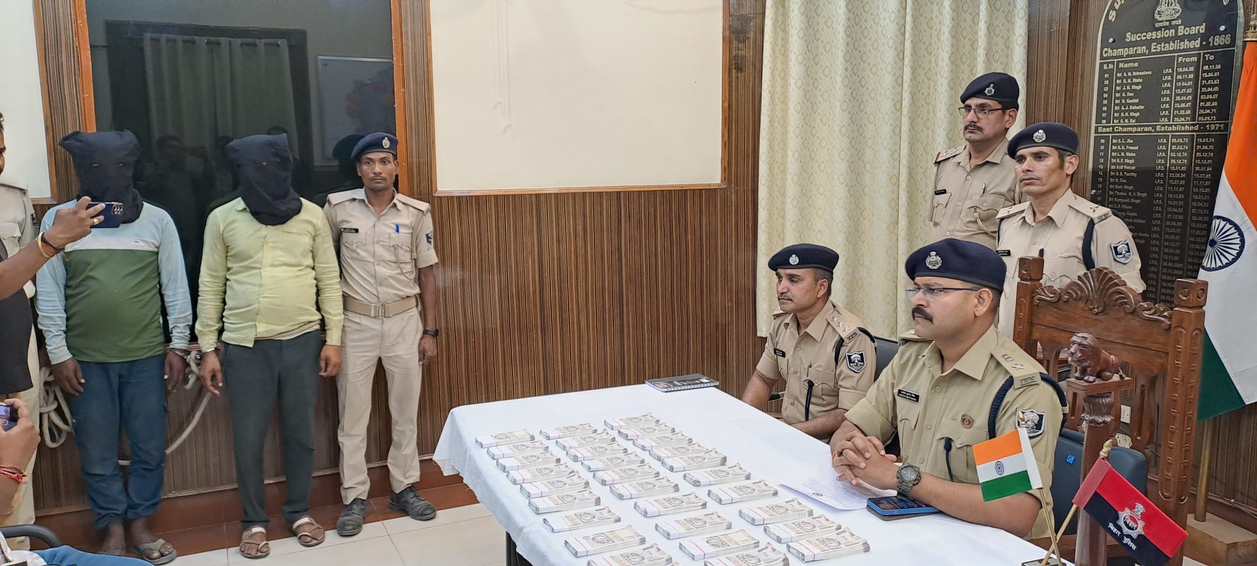 मोतिहारी से 12.90 लाख के भारतीय जाली नोट के साथ यूपी के दो तस्कर गिरफ्तार