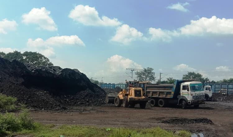 कोयला में मिलावट से बदनाम हुई दुगदा साइडिंग