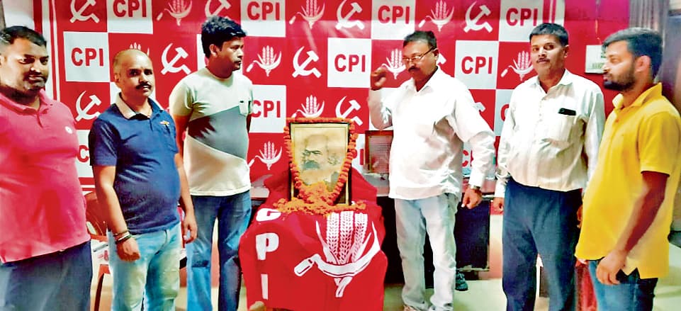 भाकपा राज्य कार्यालय में कार्ल मार्क्स को जयंती पर दी श्रद्धांजलि