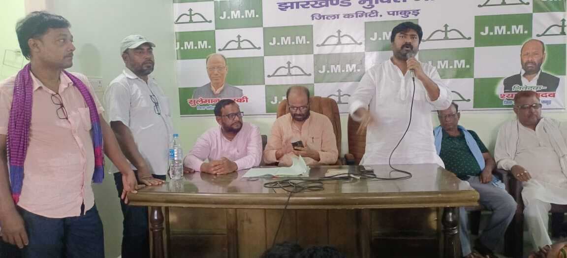 झामुमो कार्यकर्ताओं ने पार्टी की जीत को लेकर बनी रणनीति