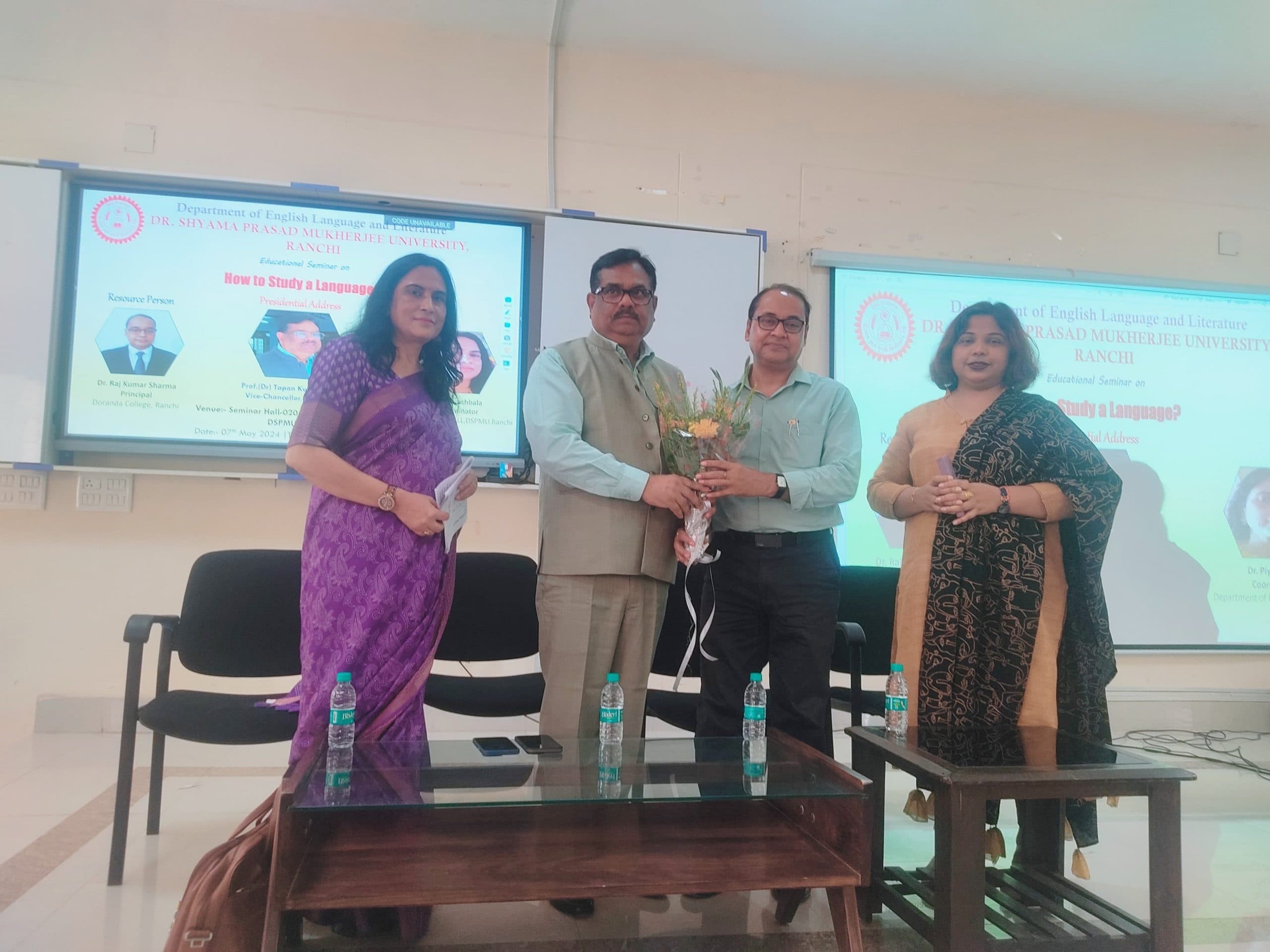 आत्मविश्वास के साथ पढ़ें और अच्छी लेखन शैली को आत्मसात करें: डॉ शांडिल्य