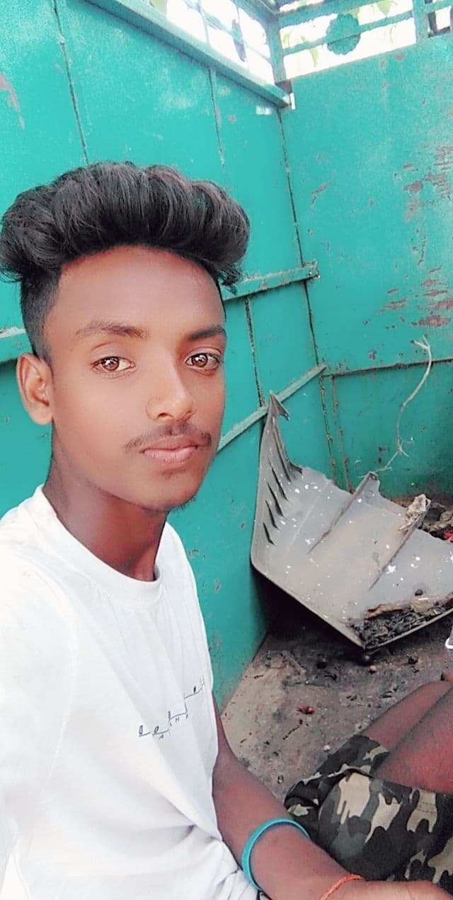 वज्रपात से घर की छत पर बैठे युवक की मौत