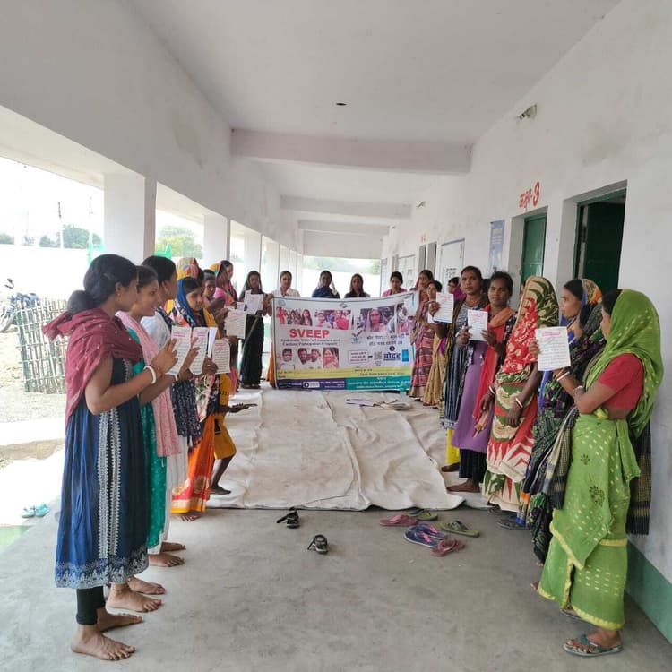 मैं भी इलेक्शन एंबेसडर कार्यक्रम के जरिये बूथों पर चलाया गया मतदाता जागरुकता अभियान