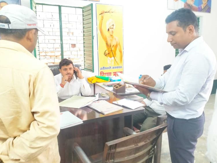 जनजातीय क्षेत्रों में जागरुकता की कमी परीक्षा परिणाम को कर रहा प्रभावित : डीइओ