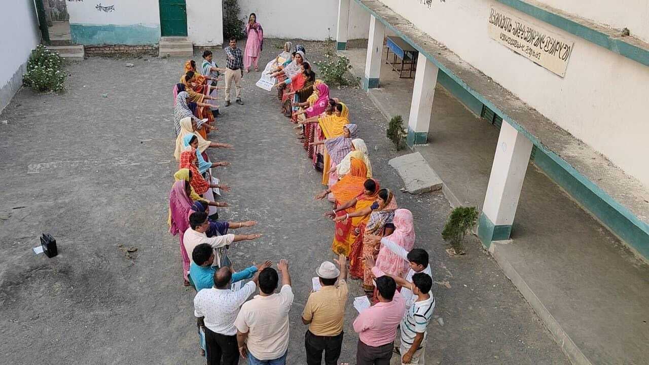 पलसा गांव में चला मतदाता जागरुकता अभियान