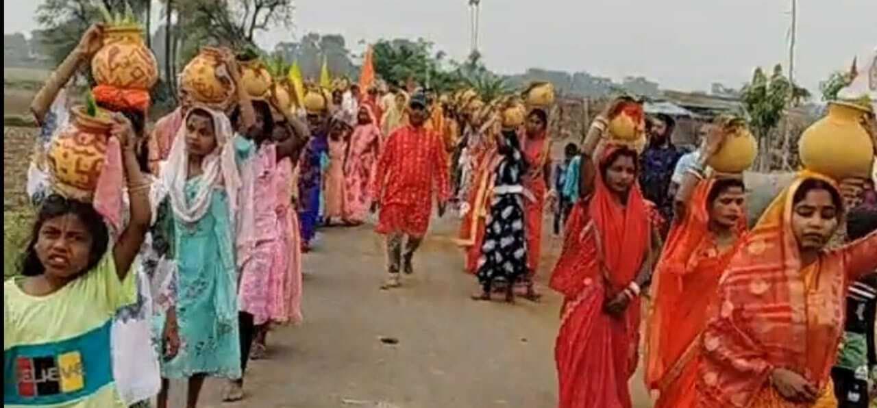 श्रीमद्भागवत कथा ज्ञान रसधार महोत्सव को लेकर निकली कलश शोभा यात्रा