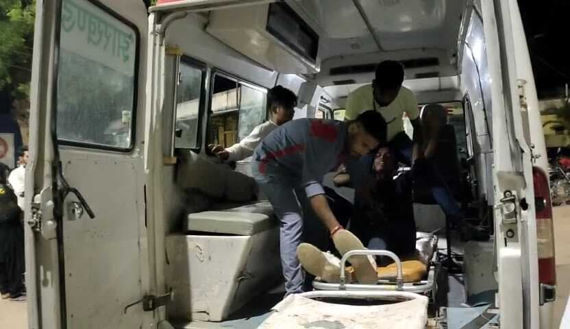 कार दुर्घटनाग्रस्त, चार लोग हुए घायल