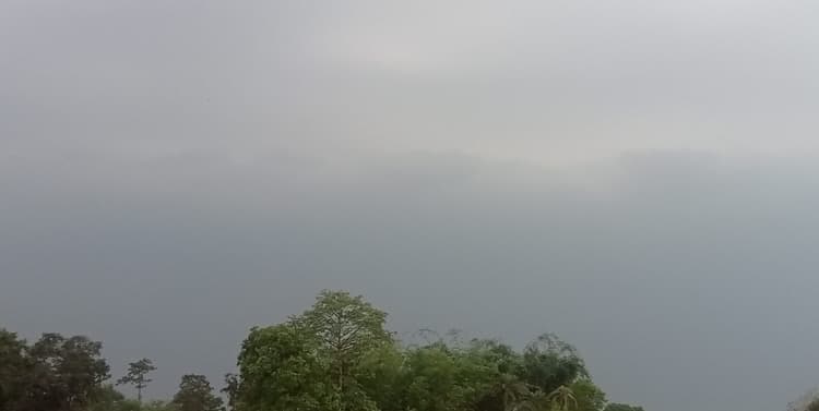 तीसरे दिन भी हुई बारिश, दोपहर बाद सामान्य हुआ मौसम