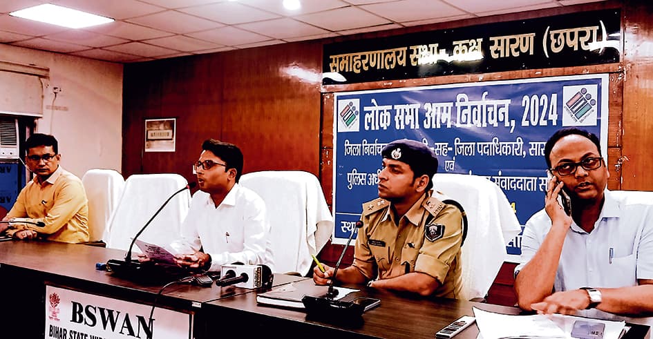 महाराजगंज संसदीय सीट पर नाम वापसी के बाद पांच प्रत्यासी चुनावी मैदान में