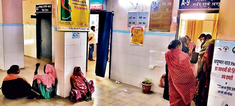 रोस्टर के अनुसार वहीं मौजूद रहे डॉक्टर