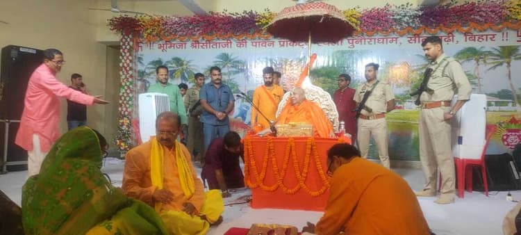 जिसके अंश से अगणित उमा ब्रह्माणी उत्पन्न हो, वह शक्ति संपन्न सीता हैं : रामभद्राचार्य