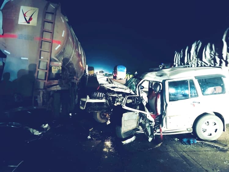 बारुण में ट्रक व स्काॅर्पियो की टक्कर में दो व्यक्तियों की मौत, पांच घायल