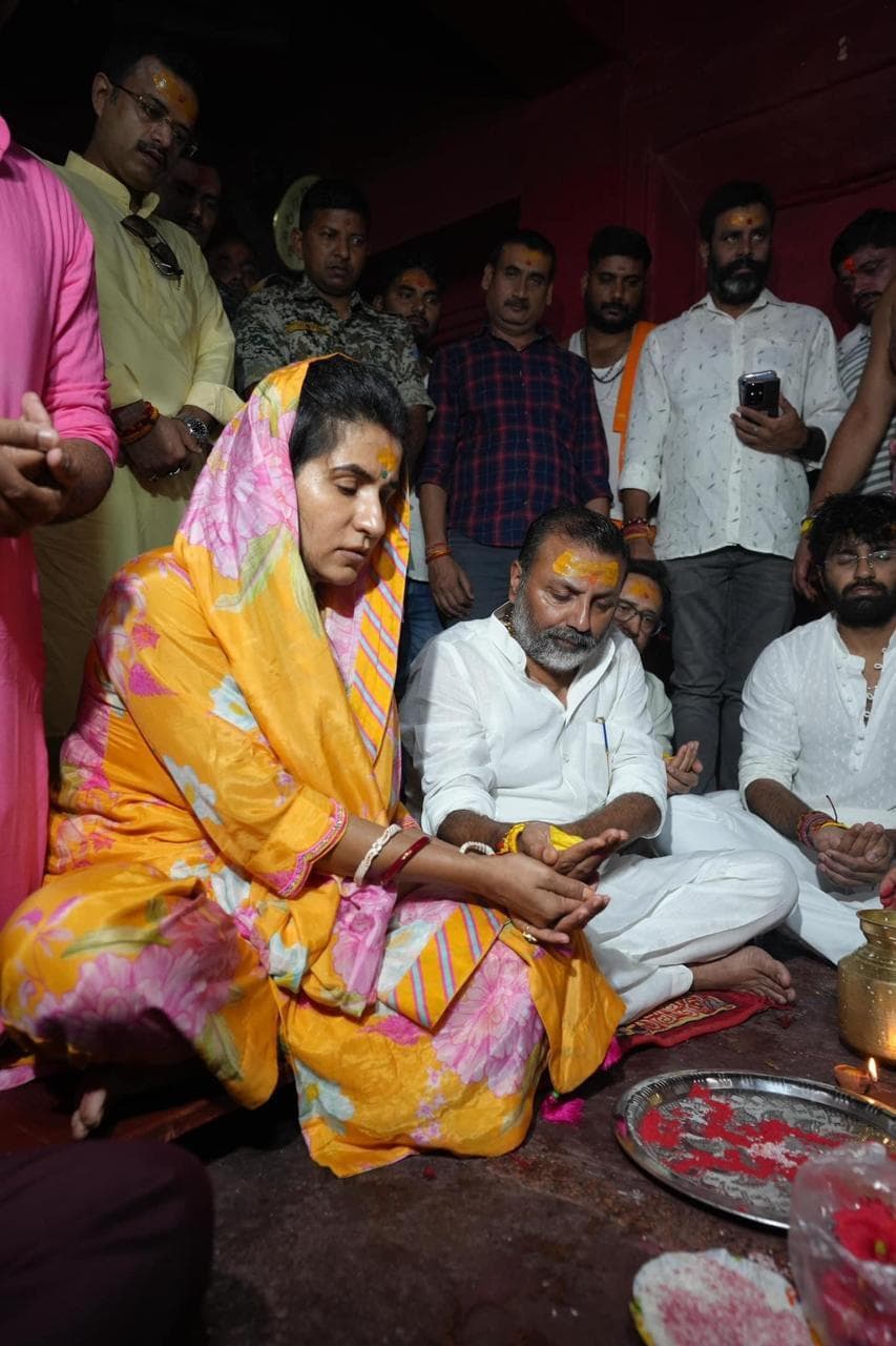 नामांकन से पहले बाबा दरबार पहुंचे डॉ निशिकांत