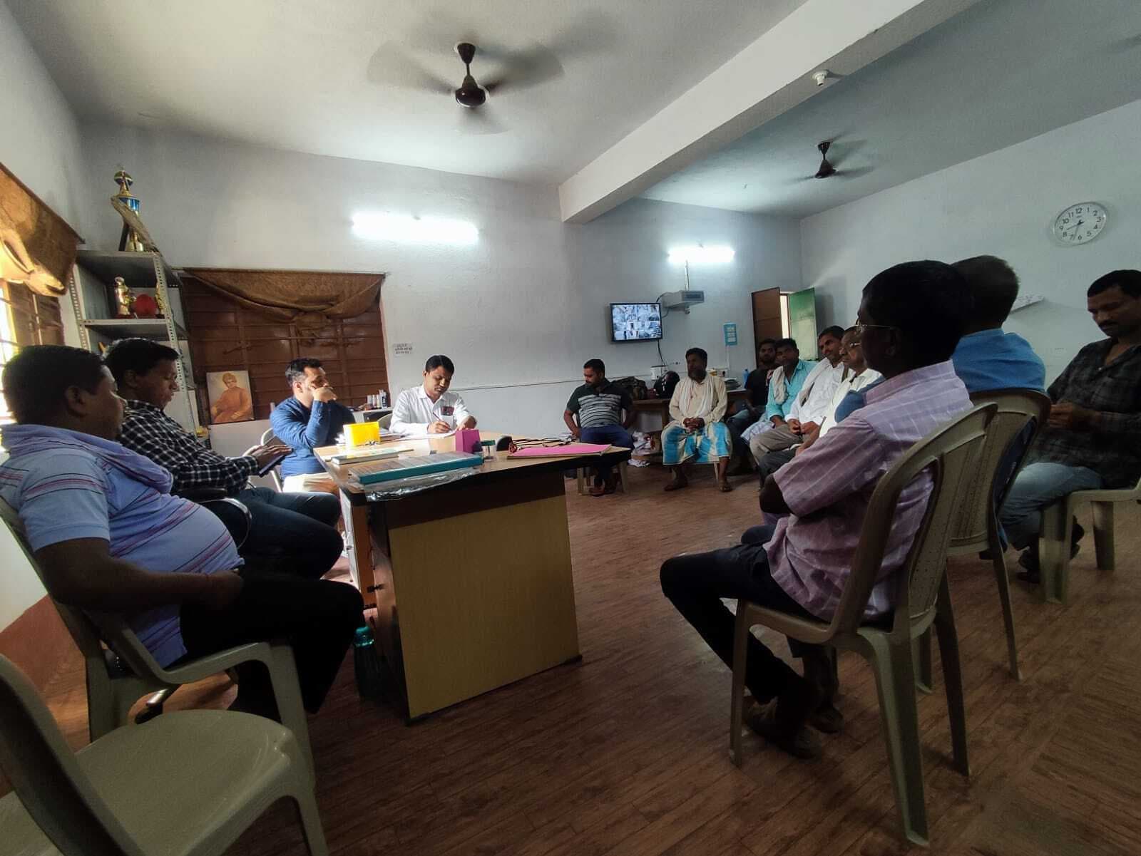 शीशम के दो पेड़ की हुई नीलामी, 1.16 लाख लगी बोली