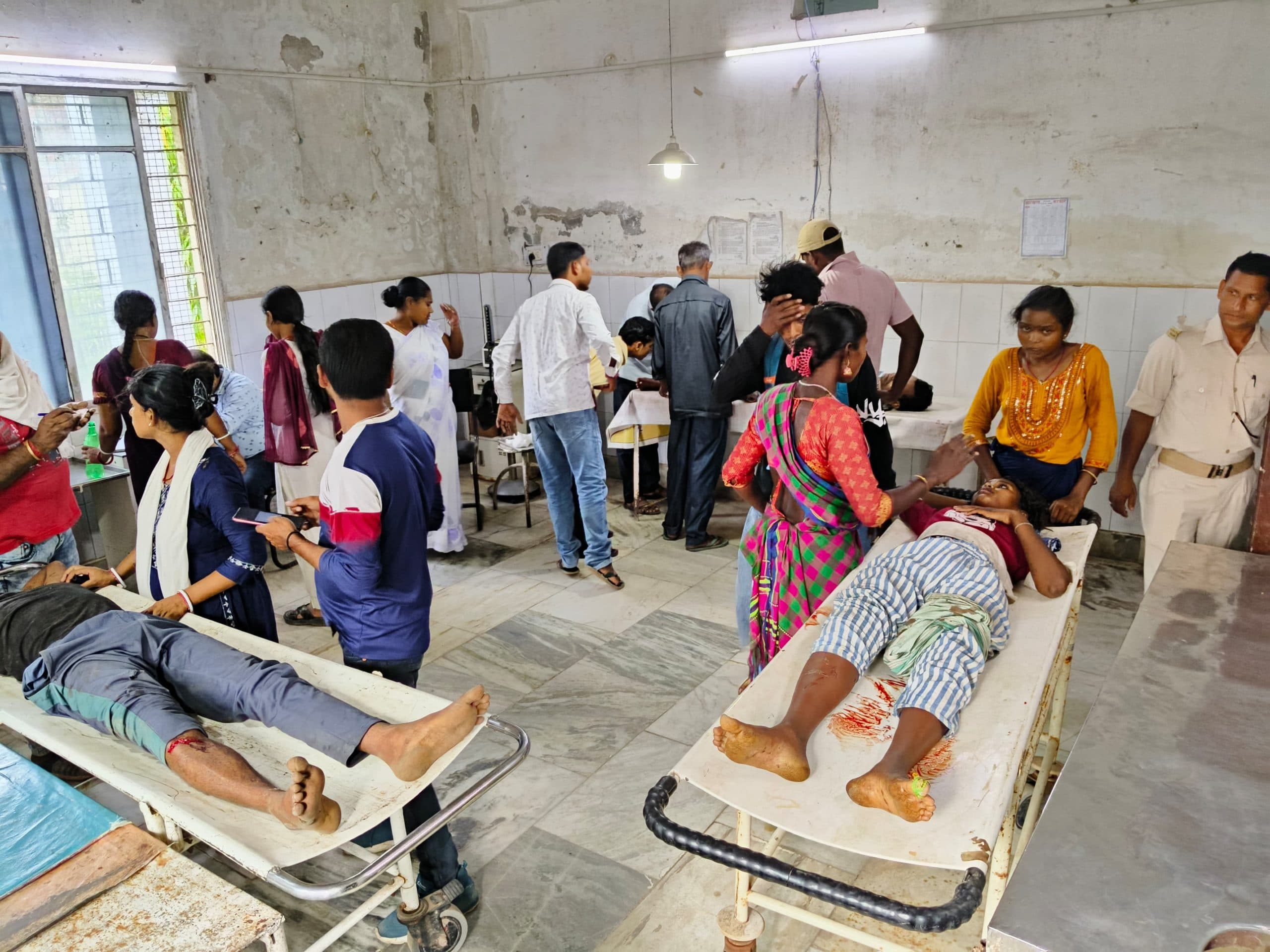 स्कार्पियो के धक्के से घर क्षतिग्रस्त, तीन लोग घायल