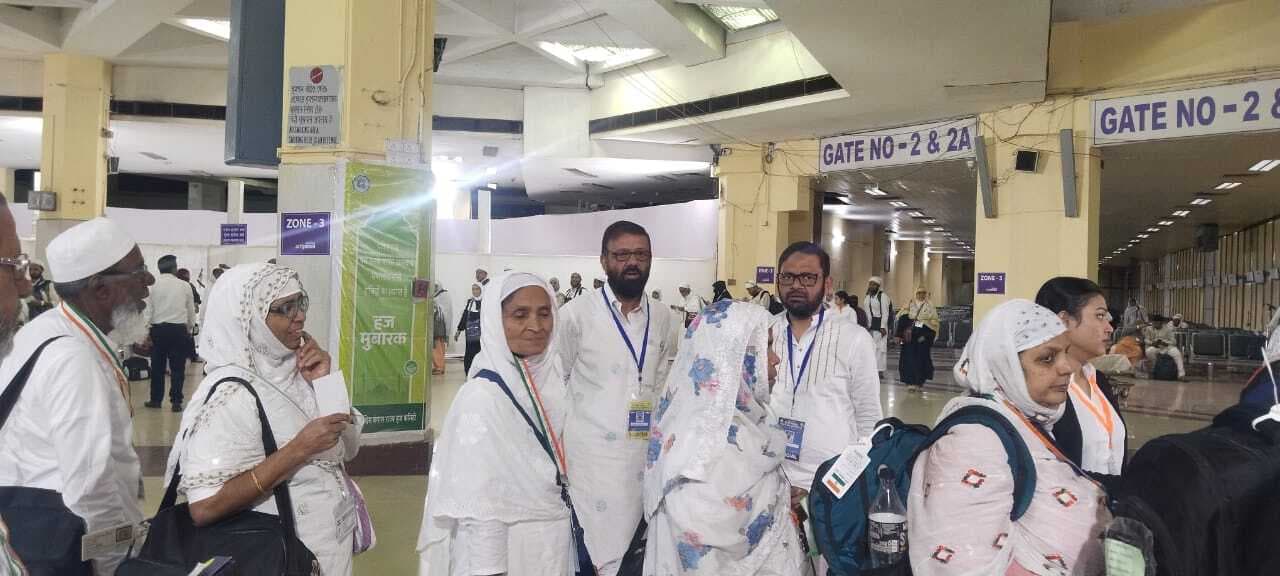 हज यात्रियों का जत्था मदीना पहुंचा