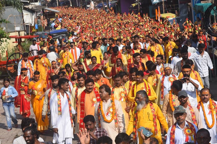 कलश यात्रा में बही आस्था और भक्ति की गंगोत्री