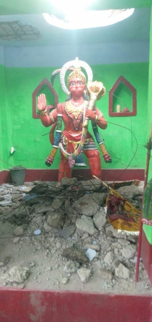 बजरंगबली मंदिर का गुंबद गिरा, मूर्ति सुरक्षित