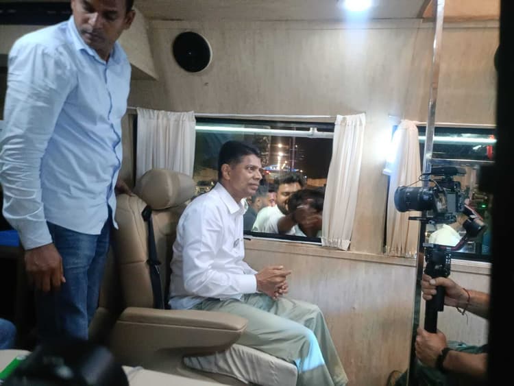 वीके पांडियन ने राउरकेला में किया रोड शो, बोले- उज्ज्वल भविष्य के लिए शंख चिह्न पर करें वोट