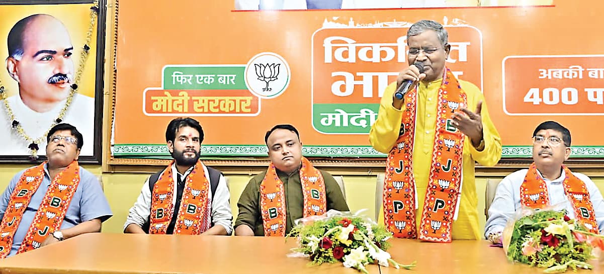 रामगढ़ के कई लोगों ने भाजपा का दामन था