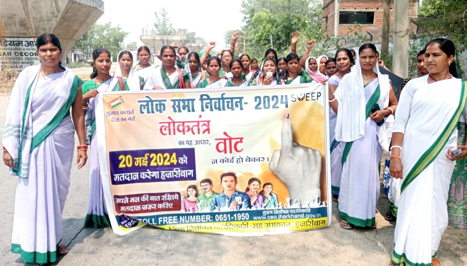 सहिया दीदी ने प्रभातफेरी निकाल कर मतदान करने के लिए किया जागरूक