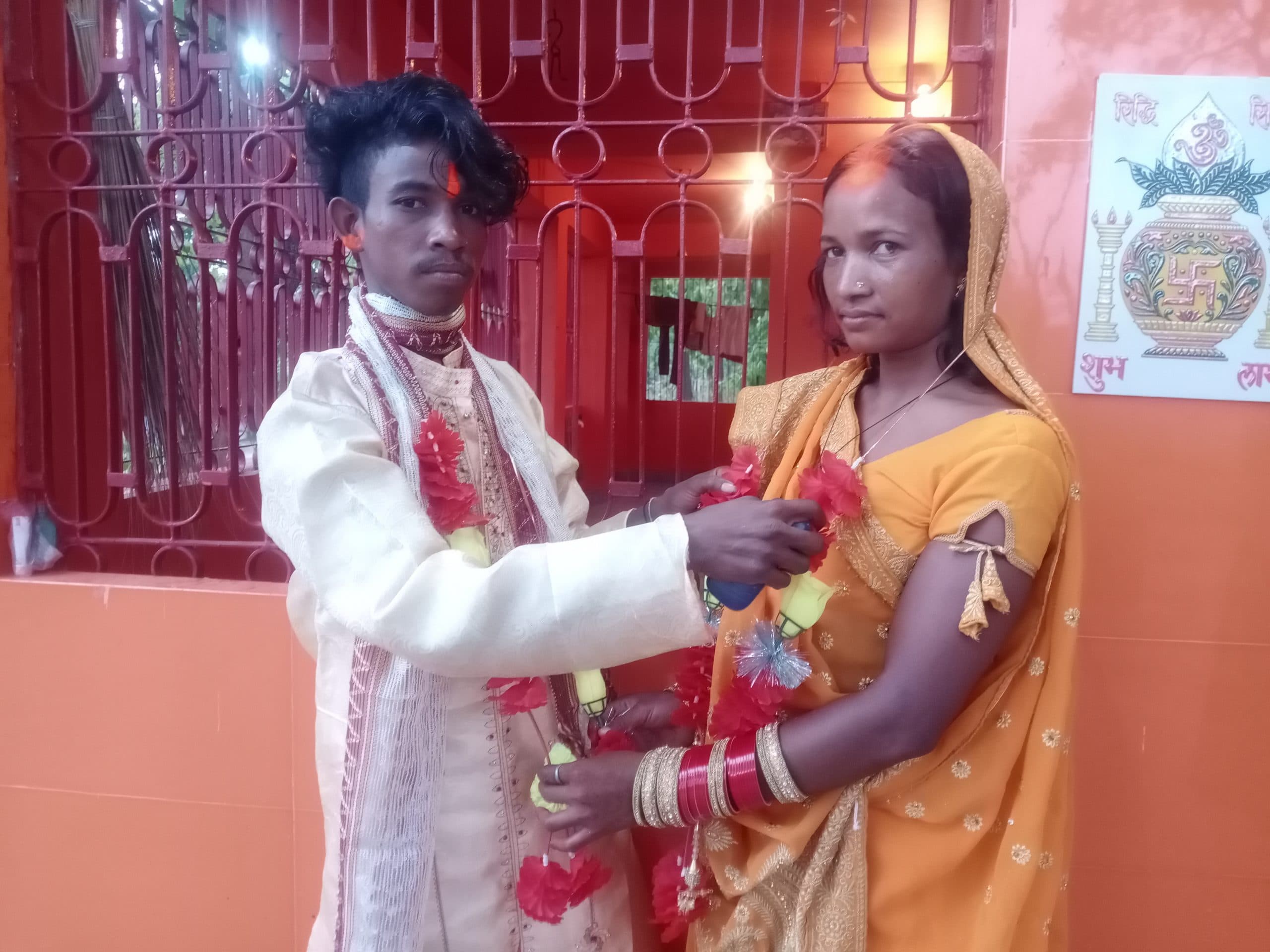 प्रेमी युगल ने फौदारी बाबा शिव मंदिर में रचाई शादी