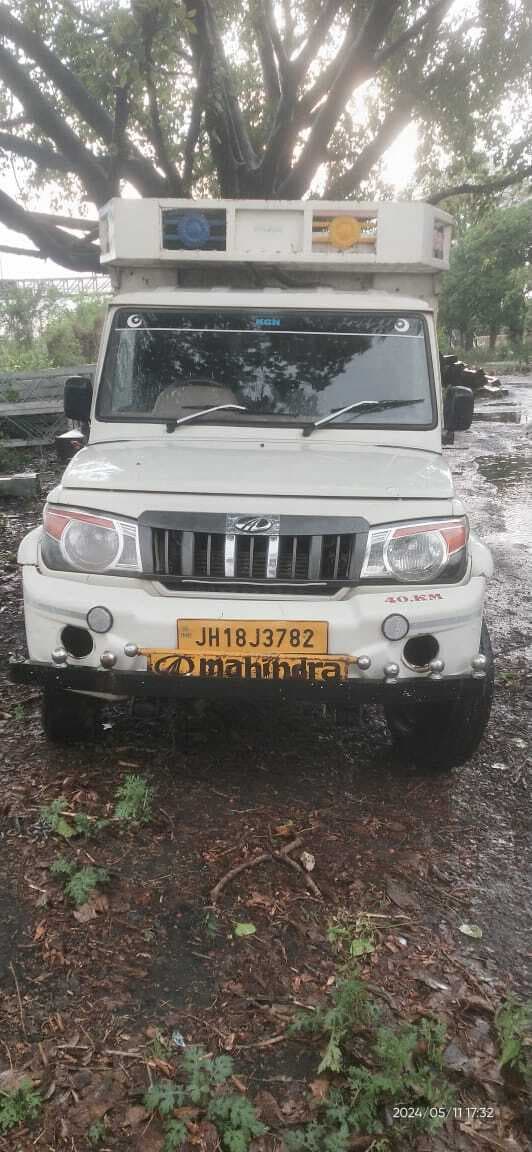 रेलवे से चुराया 17 पोल लदा वैन जब्त, दो गिरफ्तार