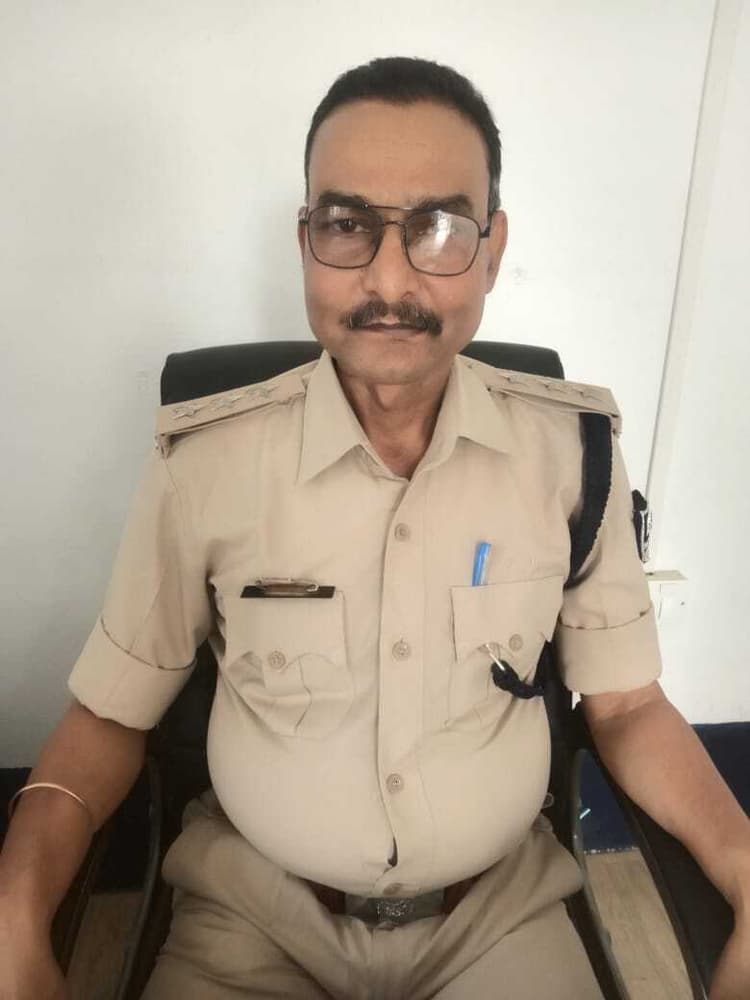 यातायात पुलिस ने अप्रैल माह में वसूले गये छह लाख 92 हजार रूपये