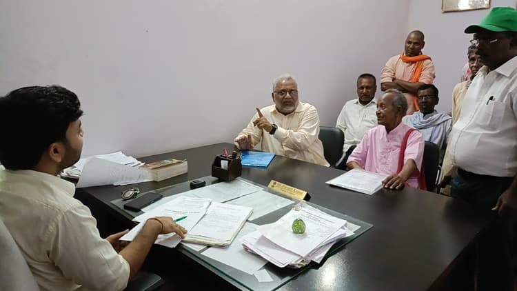 झारखंड आंदोलनकारियों से प्रमाण पत्र के लिए रिश्वत लेने का आरोप