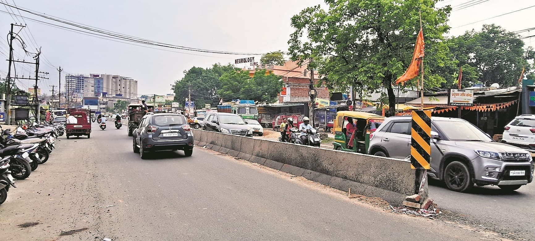 कांटाटोली-बूटी मोड़ सड़क पर डिवाइडर ने चलना किया मुश्किल