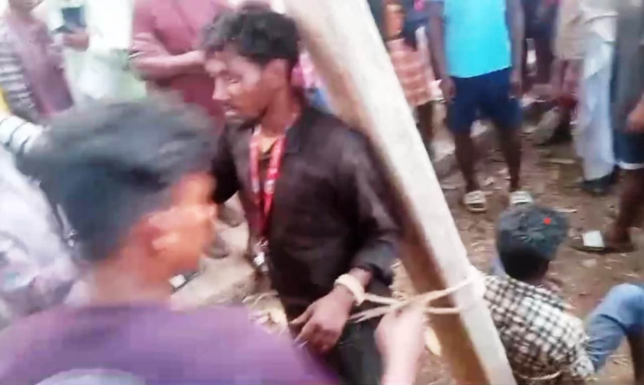 बैल चोरी के शक में दो लोगों को ग्रामीणों ने बनाया बंधक, पुलिस ने सुलझाया मामला