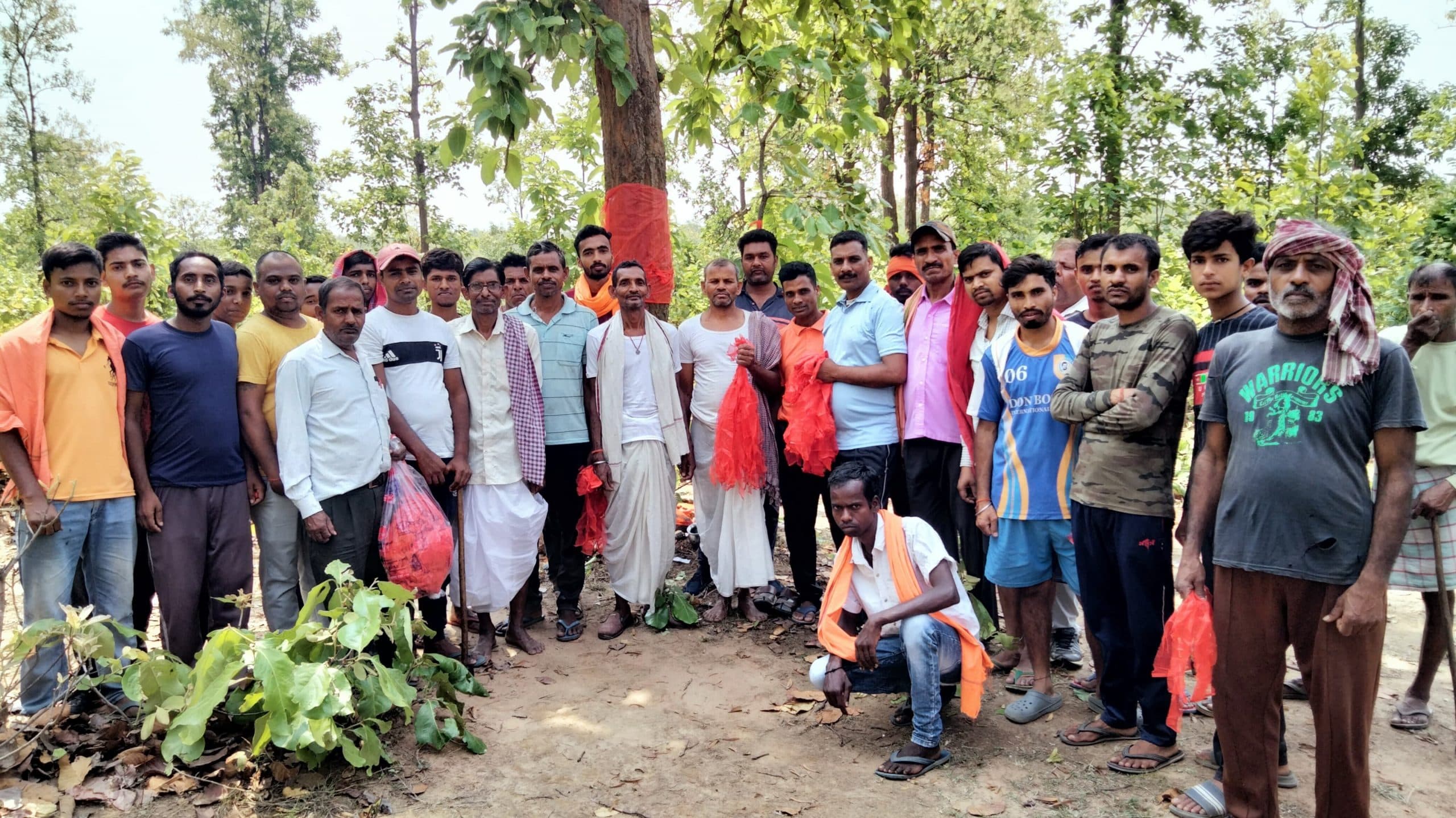 ग्रामीणों ने ली शपथ, न जंगल काटेंगे और न ही किसी को काटने देंगे