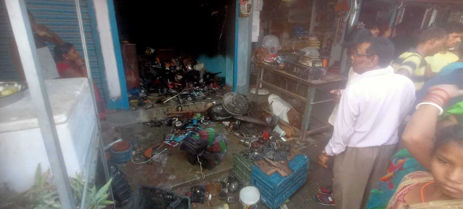 मोबाइल दुकान में लगी आग, सामान जलकर हुआ नष्ट
