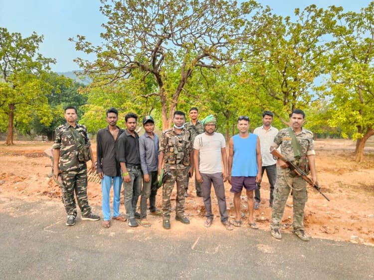 झुमरा पहाड़ के पास जंगल में महिला का शव बरामद