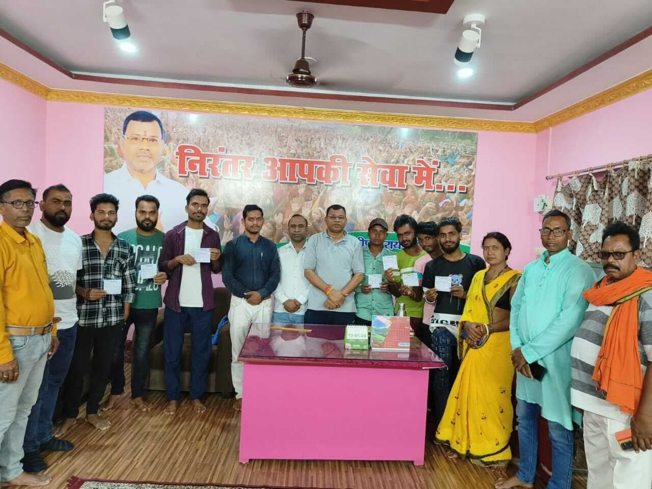 भाजपा छोड़ कर पूर्व मुखिया कांग्रेस में शामिल