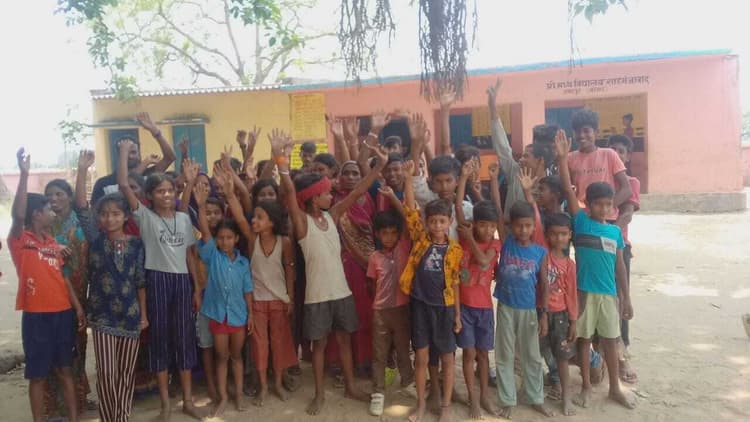 विद्यालय परिसर में श्राद्ध कार्यक्रम का ग्रामीणों ने किया विरोध