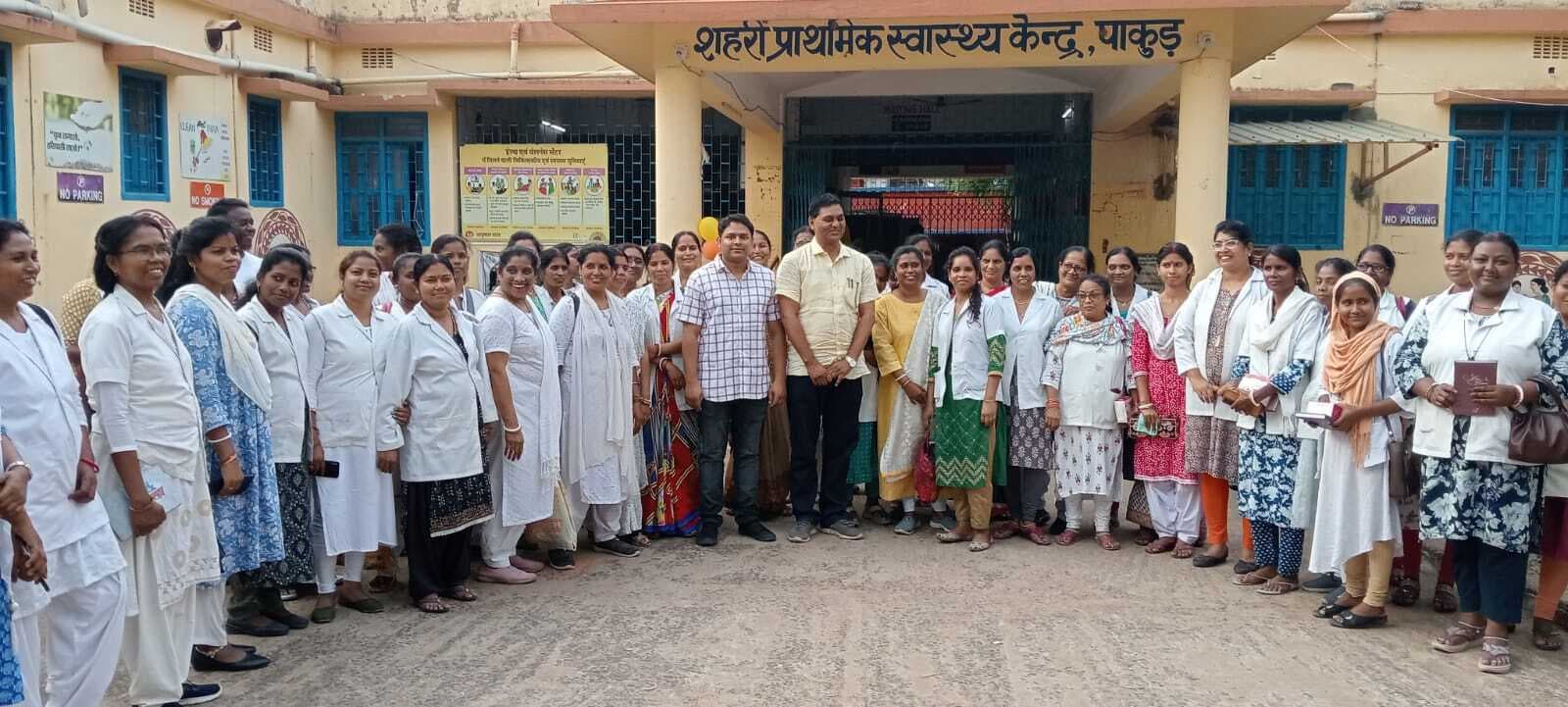 पुराने सदर अस्पताल में नर्सों को किया गया सम्मानित