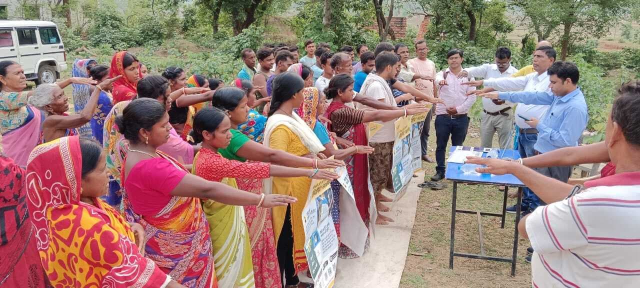 बीडीओ ने मतदाताओं को मतदान करने के लिए दिलायी शपथ