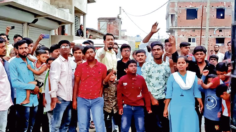 वामो उम्मीदवार जहांआरा खान के खिलाफ लगे गो बैक के नारे