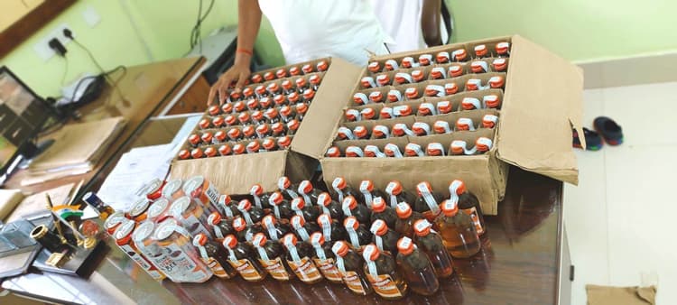 140 बोतल अवैध शराब बरहेट पुलिस ने किया जब्त