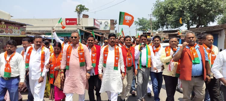 राज्यसभा सांसद ने अनगड़ा में की पदयात्रा, मांगे वोट